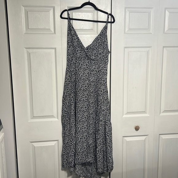 High-Low Maxi Dress - Navy Blue Floral - 3X - Picture 1 of 3